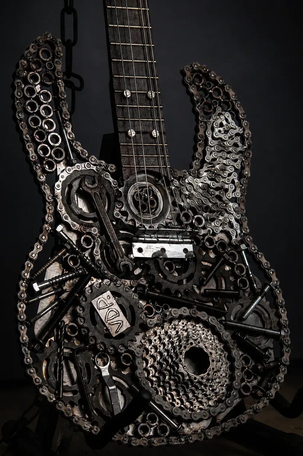 Where Music Meets Steel — gitaarsculptuur uit fietsonderdelen